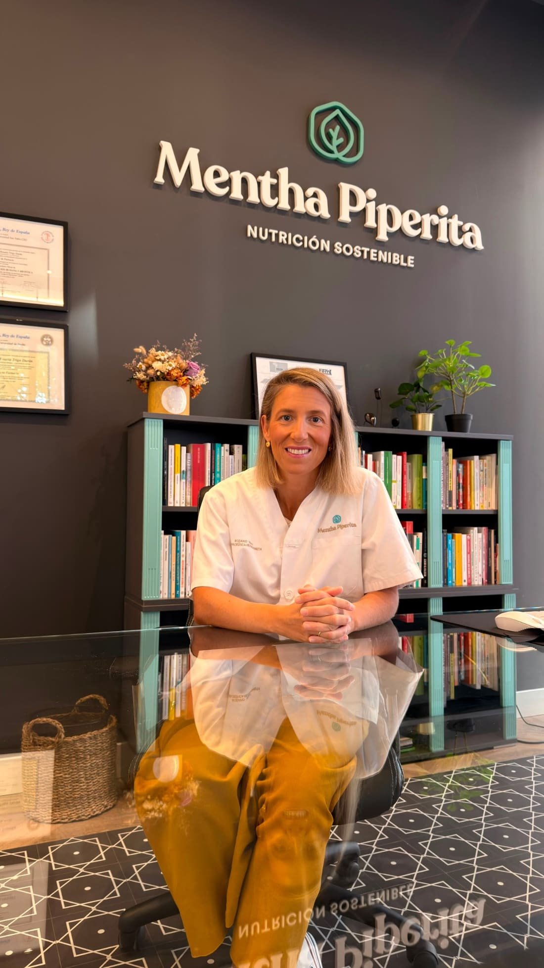 Rosario Trigo Durán en su consulta de Mentha Piperita en Badajoz